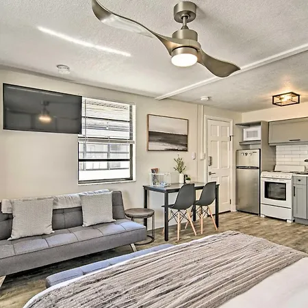 Madeira Beach Studio With Easy Access To Shore!